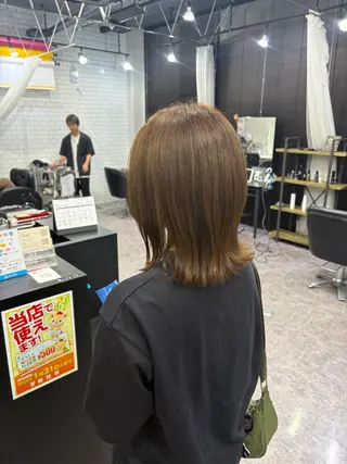 ミディアム カラー 友滝 真菜美のヘアスタイル