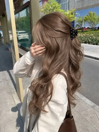ロング カラー 🧸レイヤー ハイトーン横浜🧸のヘアスタイル