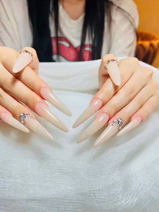 ネイル T. Leeのネイルデザイン