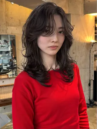 セミロング カラー YOKO/パーマ レイヤーカットのヘアスタイル