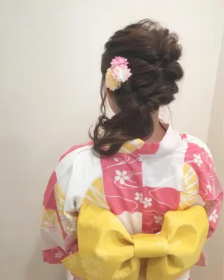 ロング カラー ヘアアレンジ 白浜 サキのヘアスタイル