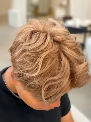 カラー メンズ フルカワ リナのヘアスタイル
