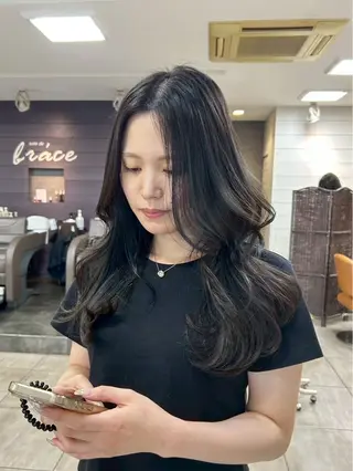 ロング カラー 西岡 英菜のヘアスタイル