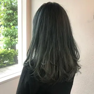 セミロング カラー 門岡 ひかるのヘアスタイル