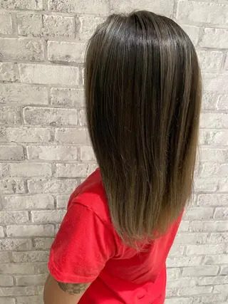 セミロング カラー Oopsレイヤー 加藤澄都のヘアスタイル