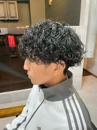 ショート パーマ メンズ 勝毛 広貴のヘアスタイル