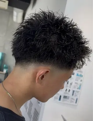 ショート パーマ メンズ 中谷海里/フェザー パーマ/スパイキーのヘアスタイル