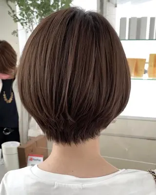 ショート レイヤー/透明感 カラー　いくらまゆのヘアスタイル