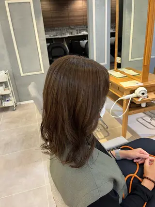 ミディアム カラー 倉垣 唯のヘアスタイル