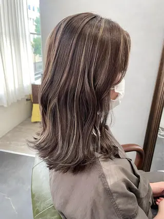 ミディアム レイヤーカット/透明 感カラー🩵中村友美のヘアスタイル