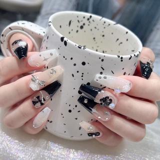 ネイル Queens テイのネイルデザイン
