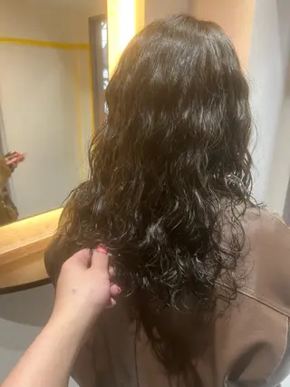 パーマ 韓国 レイヤーカット ハッシュカットのヘアスタイル
