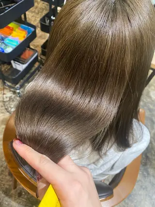 セミロング マンツーマン女性 美容師 奏のヘアスタイル