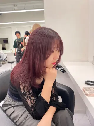 セミロング カラー 抜け感レイヤー︴ ニュアンスカラーのヘアスタイル