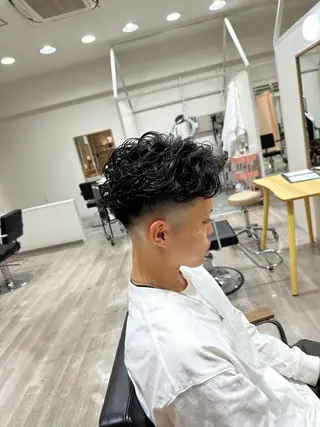 ショート パーマ メンズ ツイスパ/フェード /辻諒哉のヘアスタイル