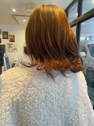 セミロング カラー タナカ ネネのヘアスタイル