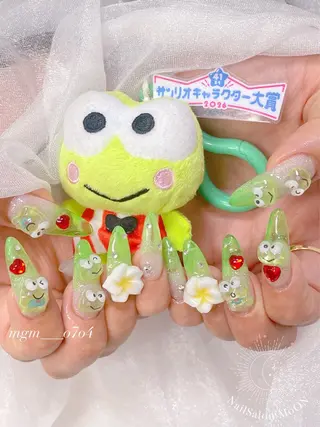 MoON...❤︎ MeGuのネイルデザイン