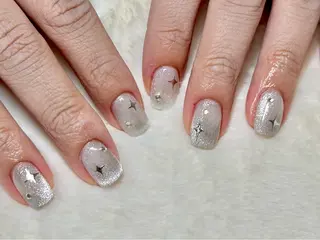 ショート yuka ⭐︎のネイルデザイン