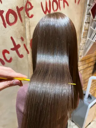 セミロング 艶髪🫧髪質改善 縮毛矯正✨影山湧市のヘアスタイル