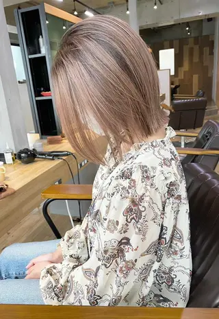 ショート カラー 艶髪ハイトーン✨ 🩷AMI🩷のヘアスタイル