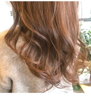ミディアム カラー 名倉 伽奈のヘアスタイル