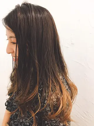 セミロング カラー 💓パーマ，💗 レイヤーカットのヘアスタイル