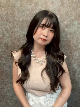 ロング グラスヘアー石垣 渕 七海のヘアスタイル