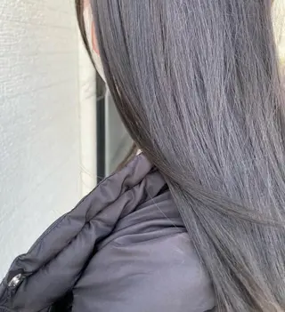 カラー 新谷 玲日のヘアスタイル
