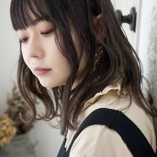 ミディアム カラー fio マナミのヘアスタイル