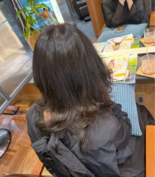 カラー 長谷川 那奈のヘアスタイル