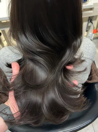 セミロング カラー 恵比寿結べるレイヤー 地毛風カラー大場のヘアスタイル