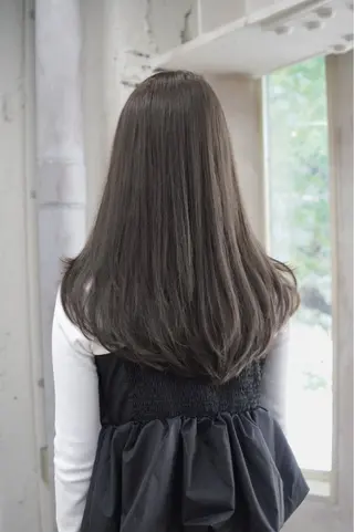 セミロング カラー グレージュ🩶透明感 カラー🫧みらいのヘアスタイル