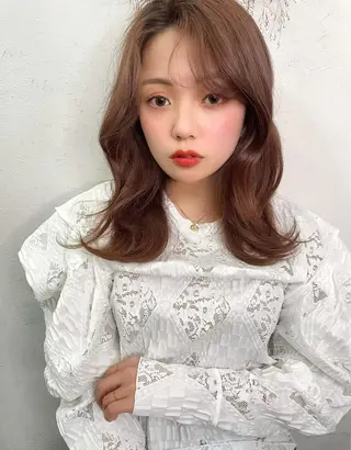 ミディアム レイヤーカット、 大人可愛い　中村美羅のヘアスタイル