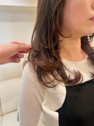 ロング カラー チーフデザイナー 若林 麻衣のヘアスタイル