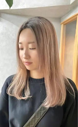 セミロング カラー 岡田 真綾のヘアスタイル