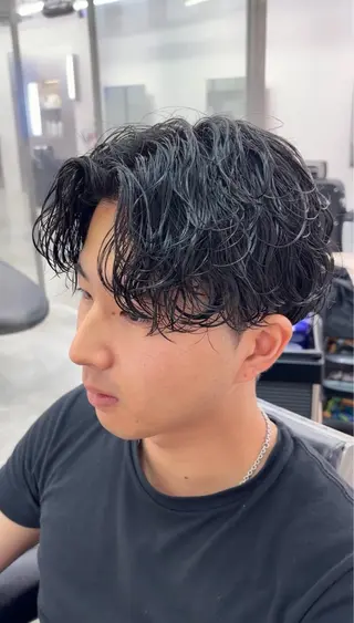 ショート パーマ メンズ 長谷川 隆之介のヘアスタイル