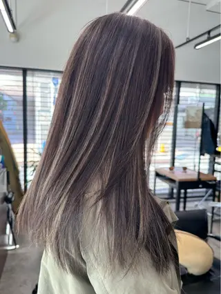 ロング yuuka🌻 ハイライト/艶カラーのヘアスタイル