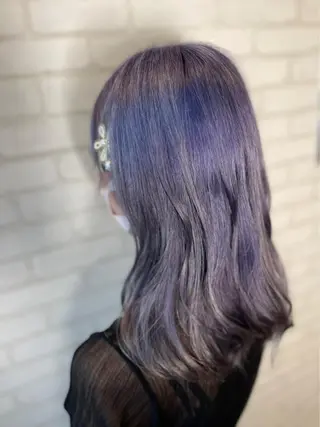 カラー 秋葉 万柚子のヘアスタイル
