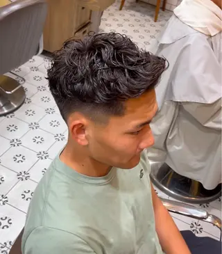 ショート パーマ メンズ 渡邉 真也のヘアスタイル