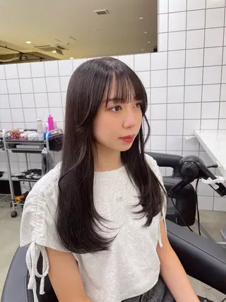 セミロング カラー 抜け感レイヤー︴ ニュアンスカラーのヘアスタイル