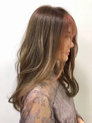 セミロング カラー サワタ ミサのヘアスタイル