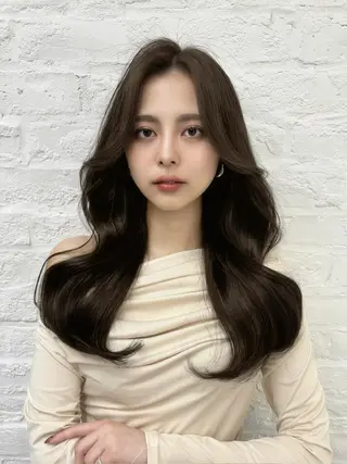 ロング なつき🎀韓国ヘア /透明感カラーのヘアスタイル