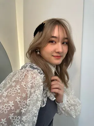 セミロング カラー ヘアアレンジ 透明感カラー🩵 レイヤーカットYUIのヘアスタイル