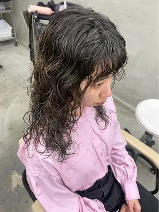 セミロング パーマ スパイラルパーマ 🌐hina⭐️のヘアスタイル