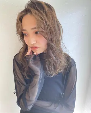 ロング 田谷 夏生のヘアスタイル