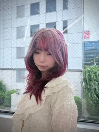 ロング カラー 縮毛ブリーチ／黒染め 複雑履歴／ホワイトのヘアスタイル