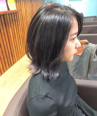 セミロング カラー 薬師寺 優のヘアスタイル