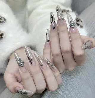 ネイル Pure&Rich Nailのネイルデザイン