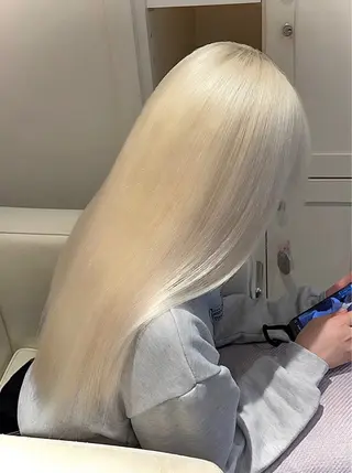 ロング コスギ ユカナのヘアスタイル