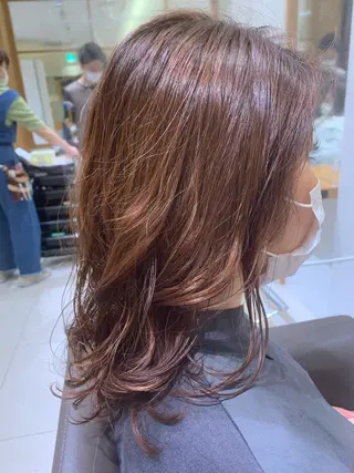 セミロング ARMONY秋山輝也 コテ巻き風パーマ特化のヘアスタイル